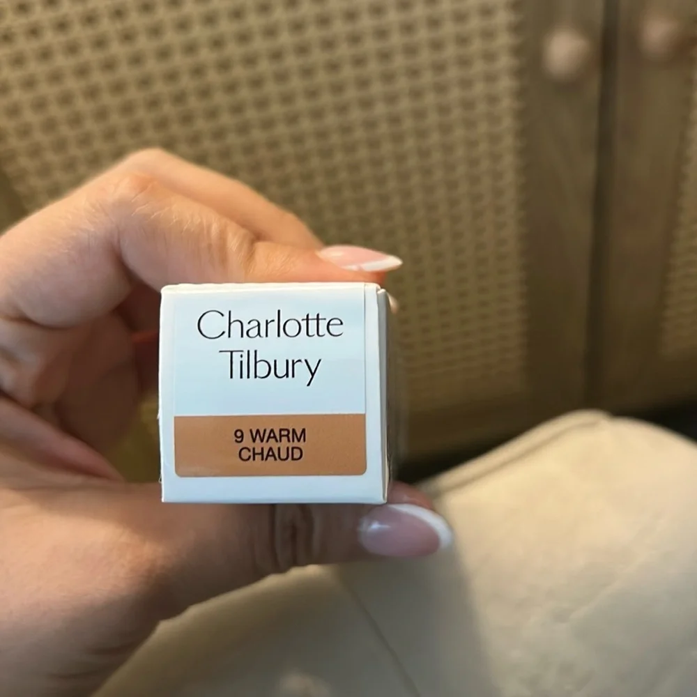 CHARLOTTE TILBURY B19 BEAUTIFUL SKIN FOUNDATION-9 WARM CHAUD NIB